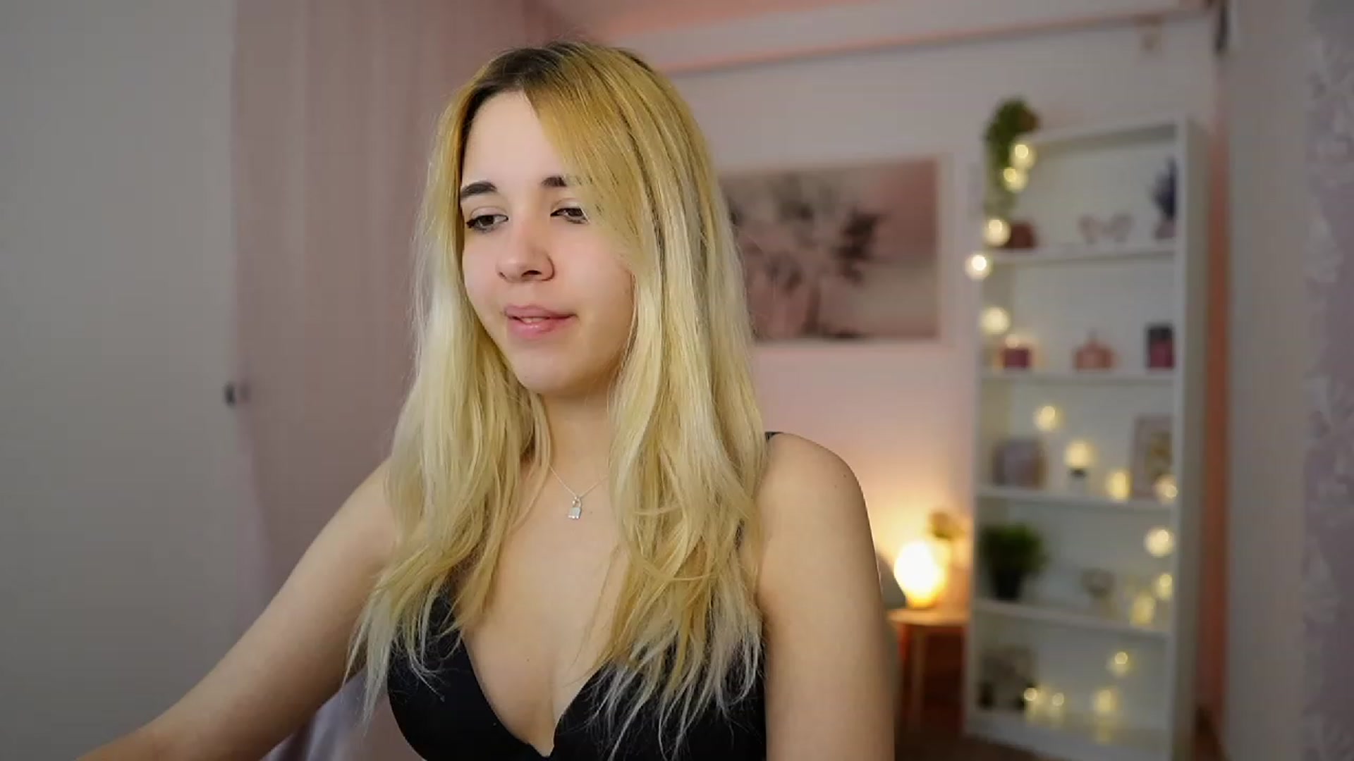 Gallery image thumbnail from Katie_Kush18's myfreecams stream on, 01/09/2024, 11:05 image 1 of 20