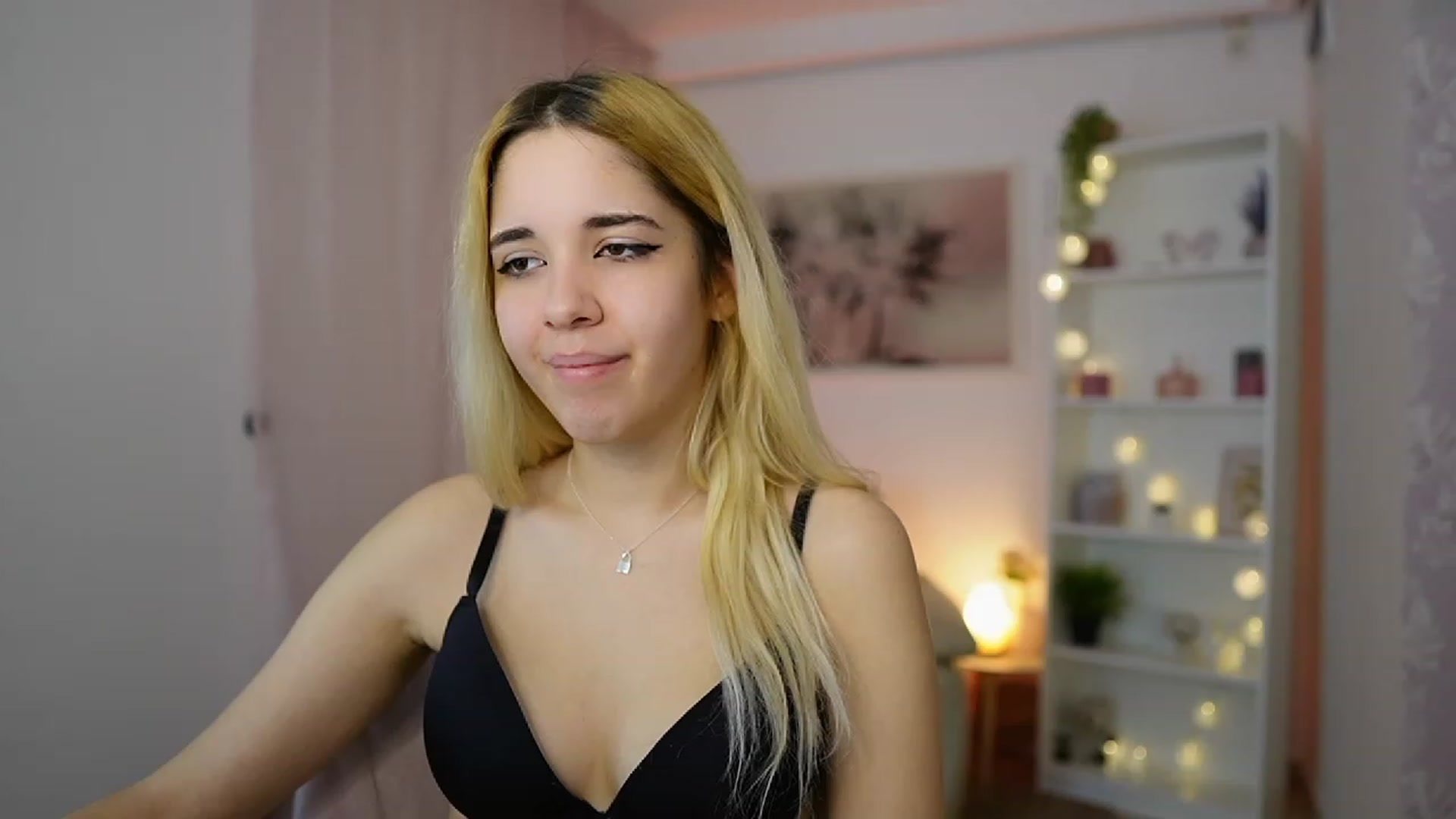 Gallery image thumbnail from Katie_Kush18's myfreecams stream on, 01/09/2024, 11:05 image 5 of 20
