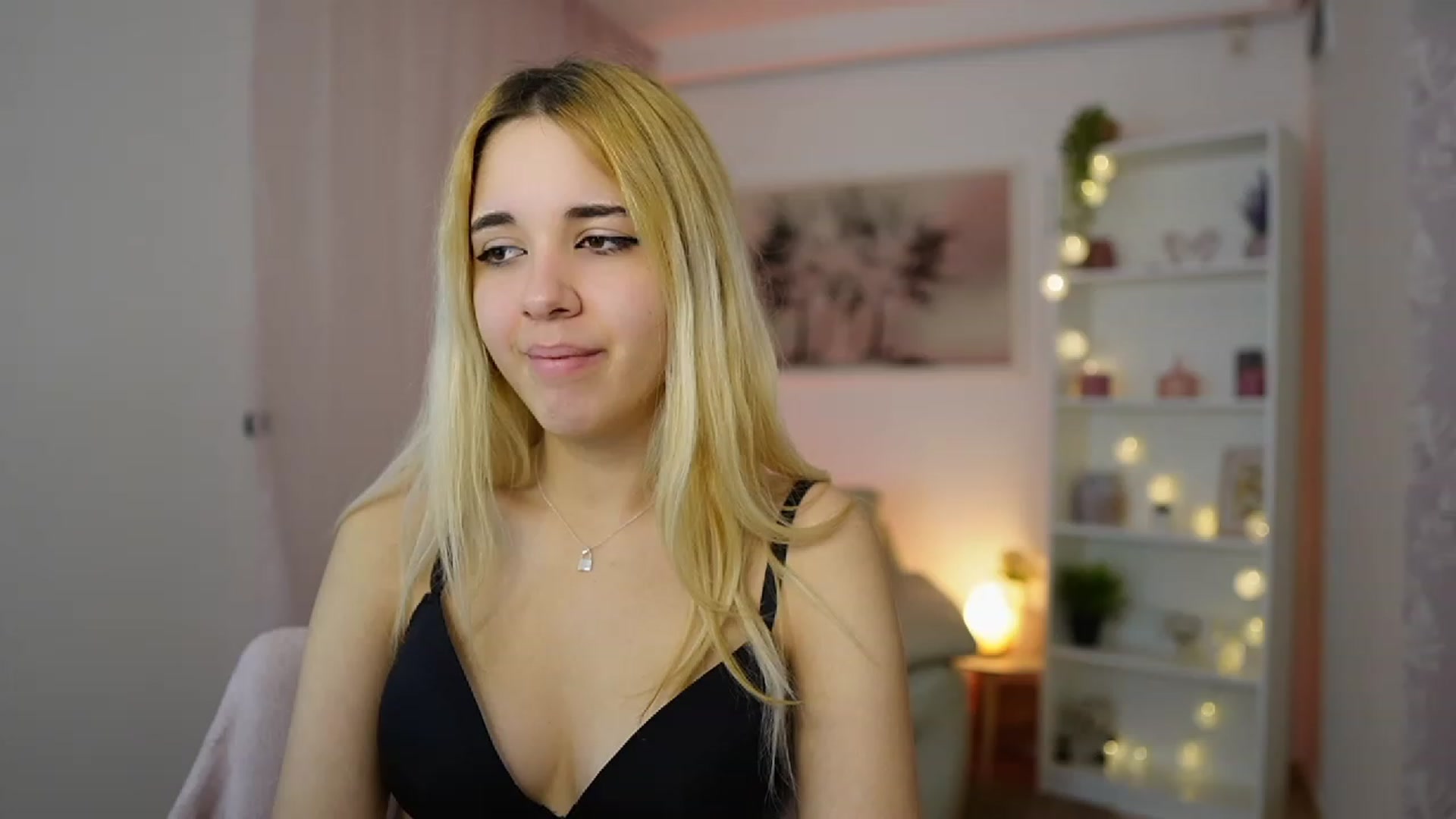 Gallery image thumbnail from Katie_Kush18's myfreecams stream on, 01/09/2024, 11:05 image 15 of 20