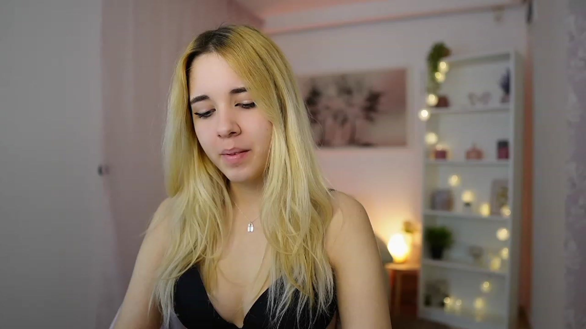 Gallery image thumbnail from Katie_Kush18's myfreecams stream on, 01/09/2024, 11:05 image 4 of 20