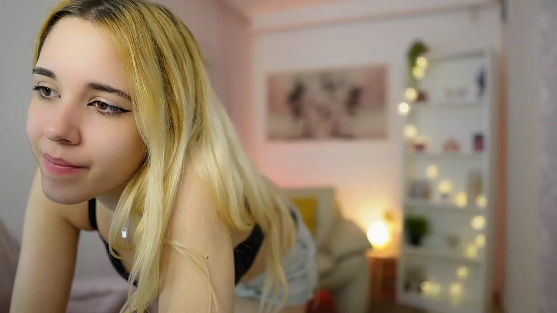 Gallery image thumbnail from Katie_Kush18's myfreecams stream on, 01/09/2024, 12:27 image 14 of 20