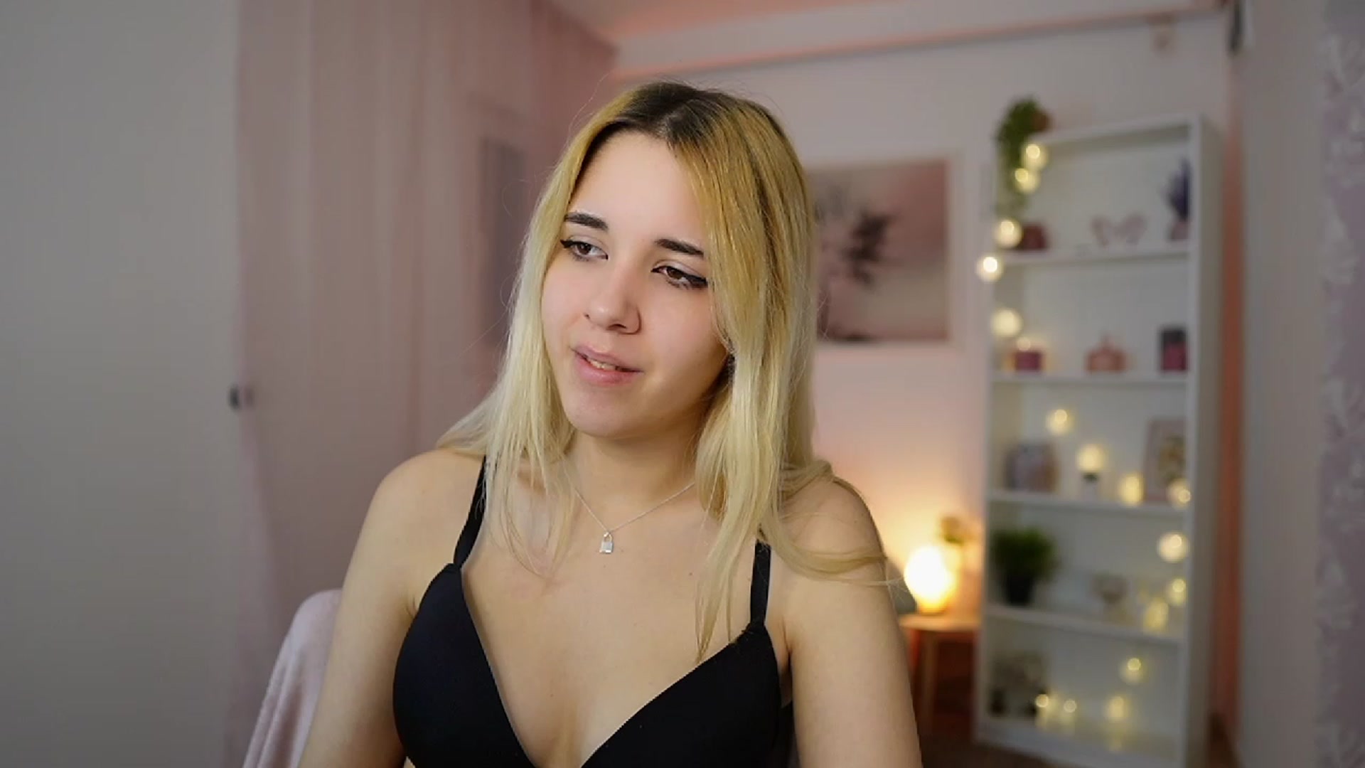 Gallery image thumbnail from Katie_Kush18's myfreecams stream on, 01/09/2024, 12:27 image 8 of 20