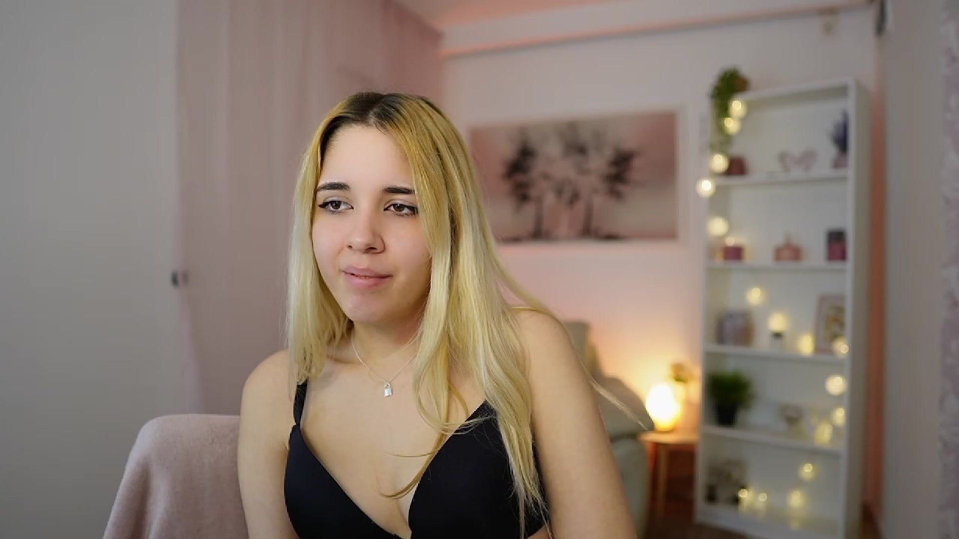 Gallery image thumbnail from Katie_Kush18's myfreecams stream on, 01/09/2024, 13:08 image 18 of 20