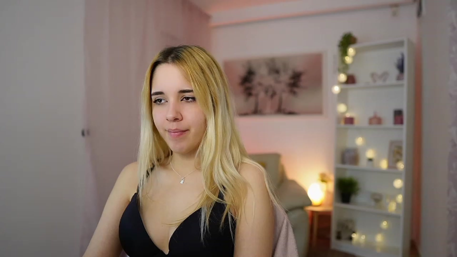 Gallery image thumbnail from Katie_Kush18's myfreecams stream on, 01/09/2024, 13:08 image 2 of 20