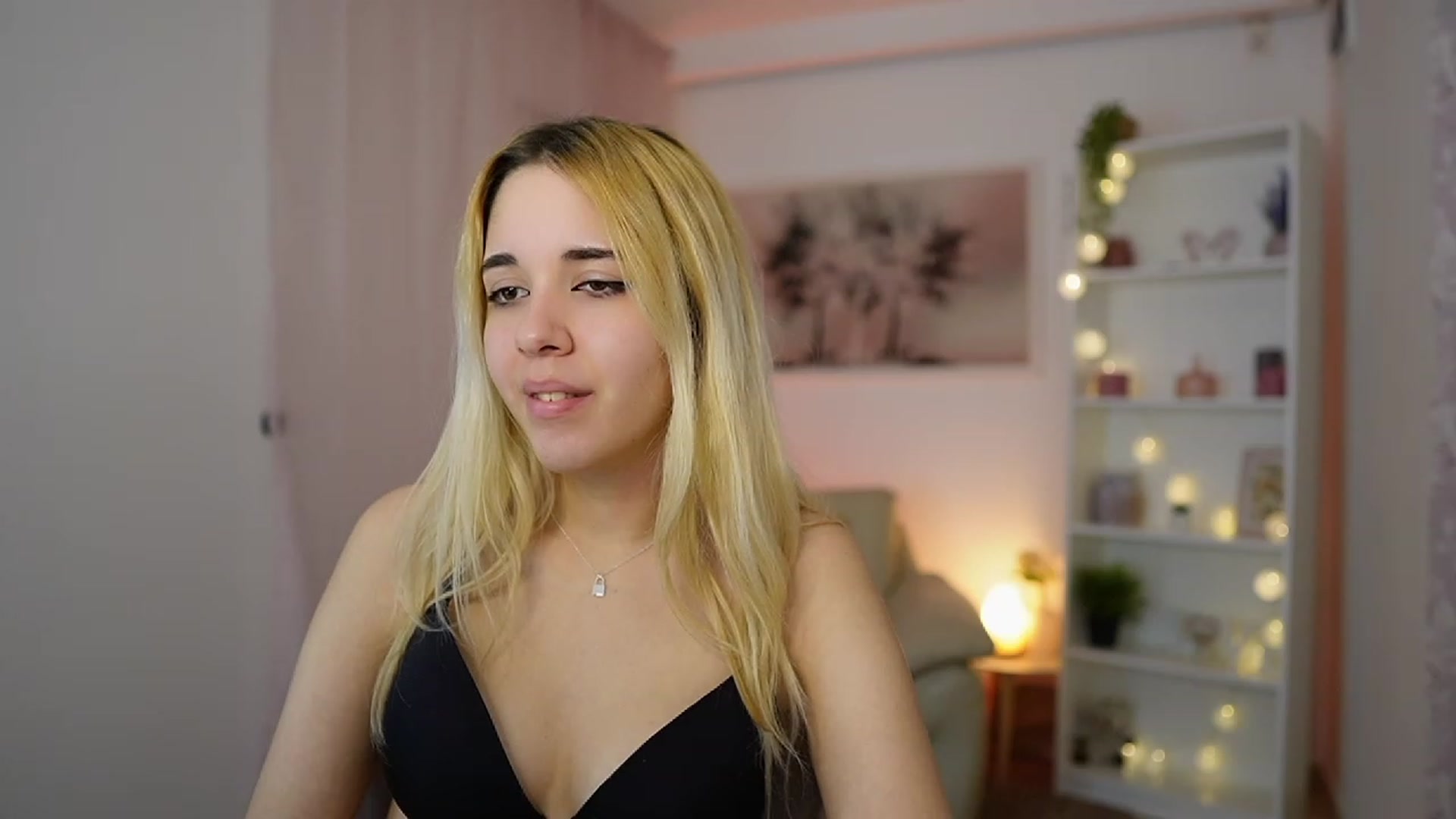 Gallery image thumbnail from Katie_Kush18's myfreecams stream on, 01/09/2024, 13:08 image 20 of 20
