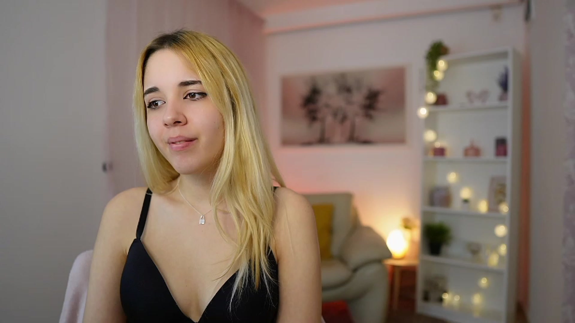 Gallery image thumbnail from Katie_Kush18's myfreecams stream on, 01/09/2024, 13:08 image 3 of 20
