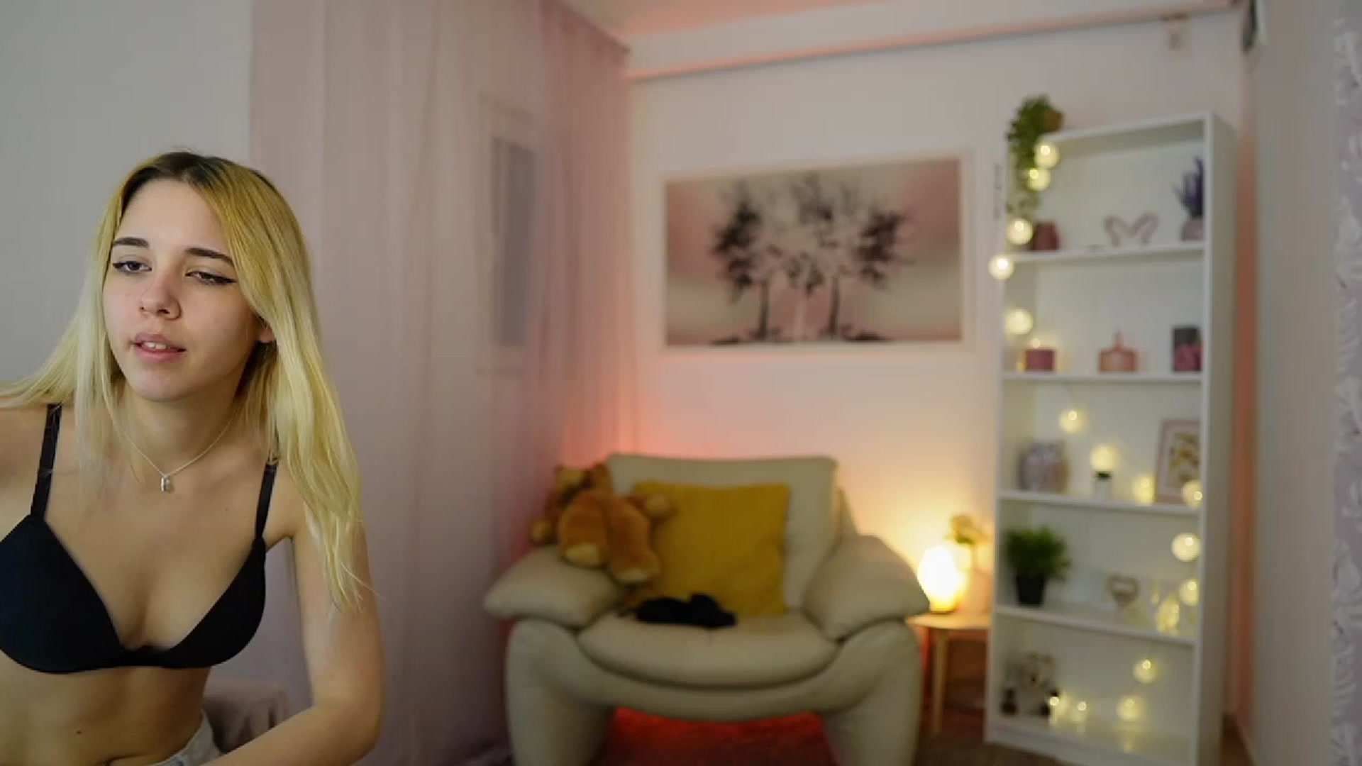 Gallery image thumbnail from Katie_Kush18's myfreecams stream on, 01/09/2024, 13:08 image 10 of 20
