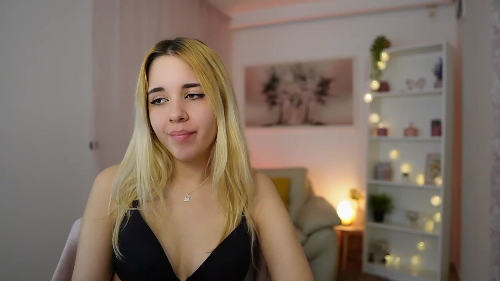 Gallery image thumbnail from Katie_Kush18's myfreecams stream on, 01/09/2024, 13:08 image 19 of 20