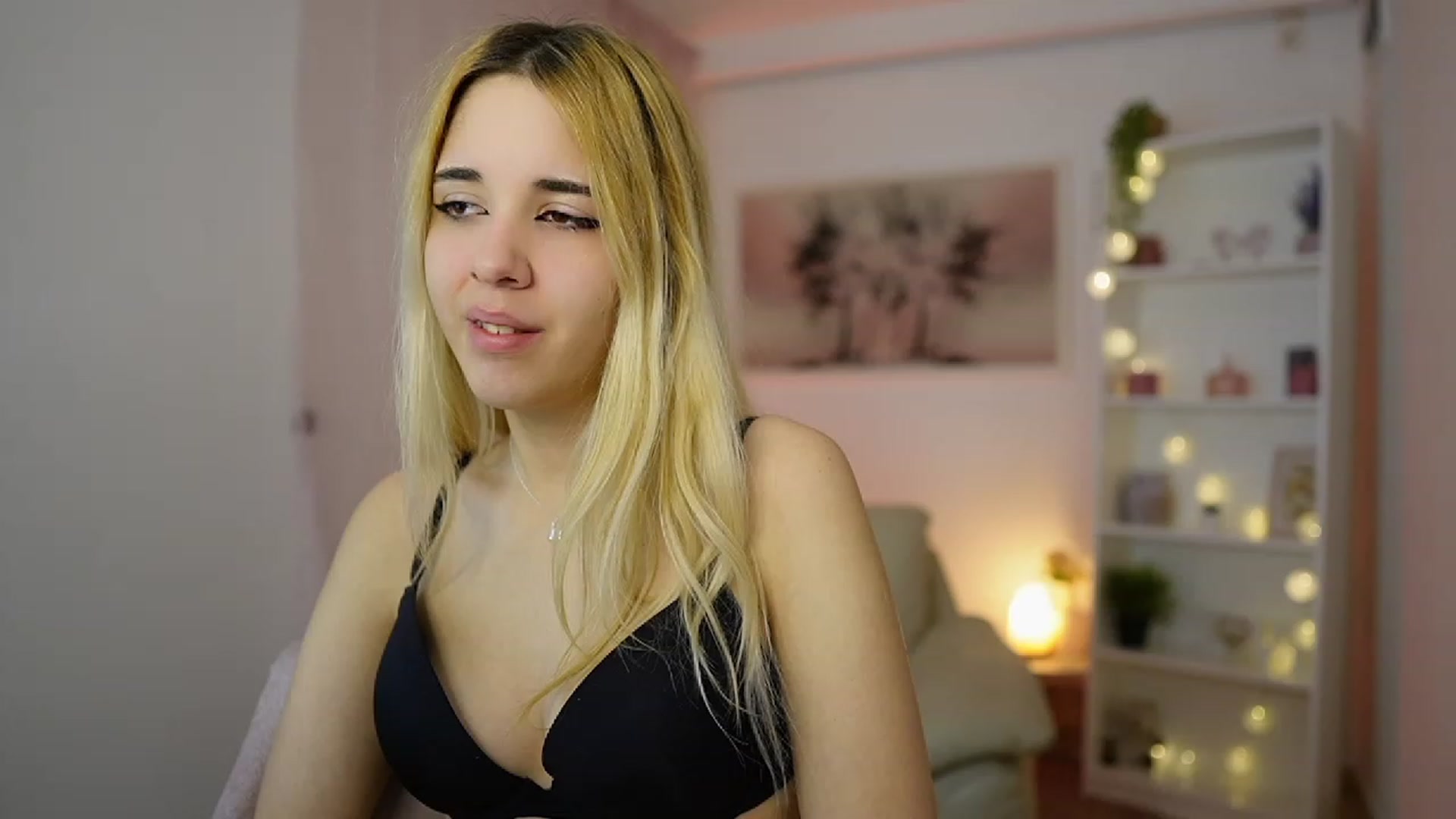 Gallery image thumbnail from Katie_Kush18's myfreecams stream on, 01/10/2024, 10:07 image 3 of 20