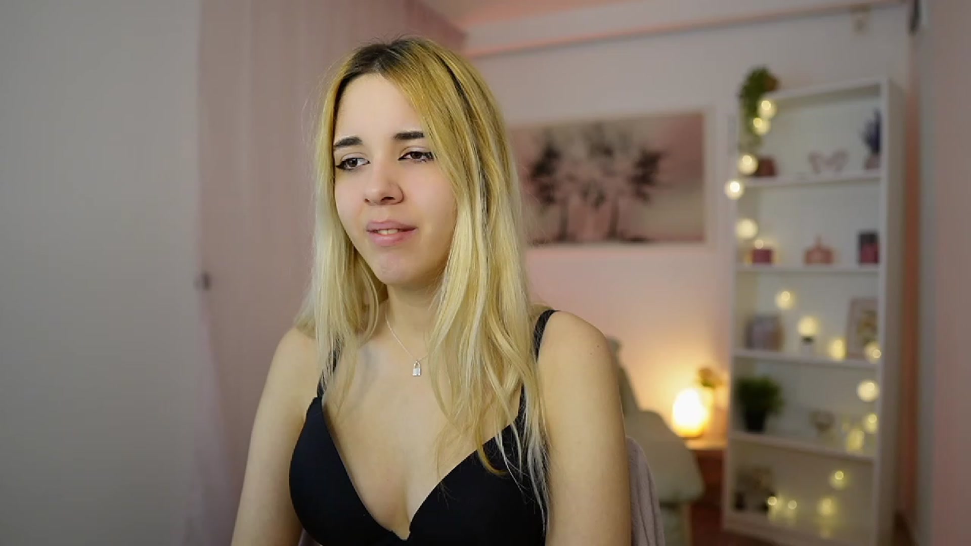 Gallery image thumbnail from Katie_Kush18's myfreecams stream on, 01/10/2024, 10:07 image 14 of 20