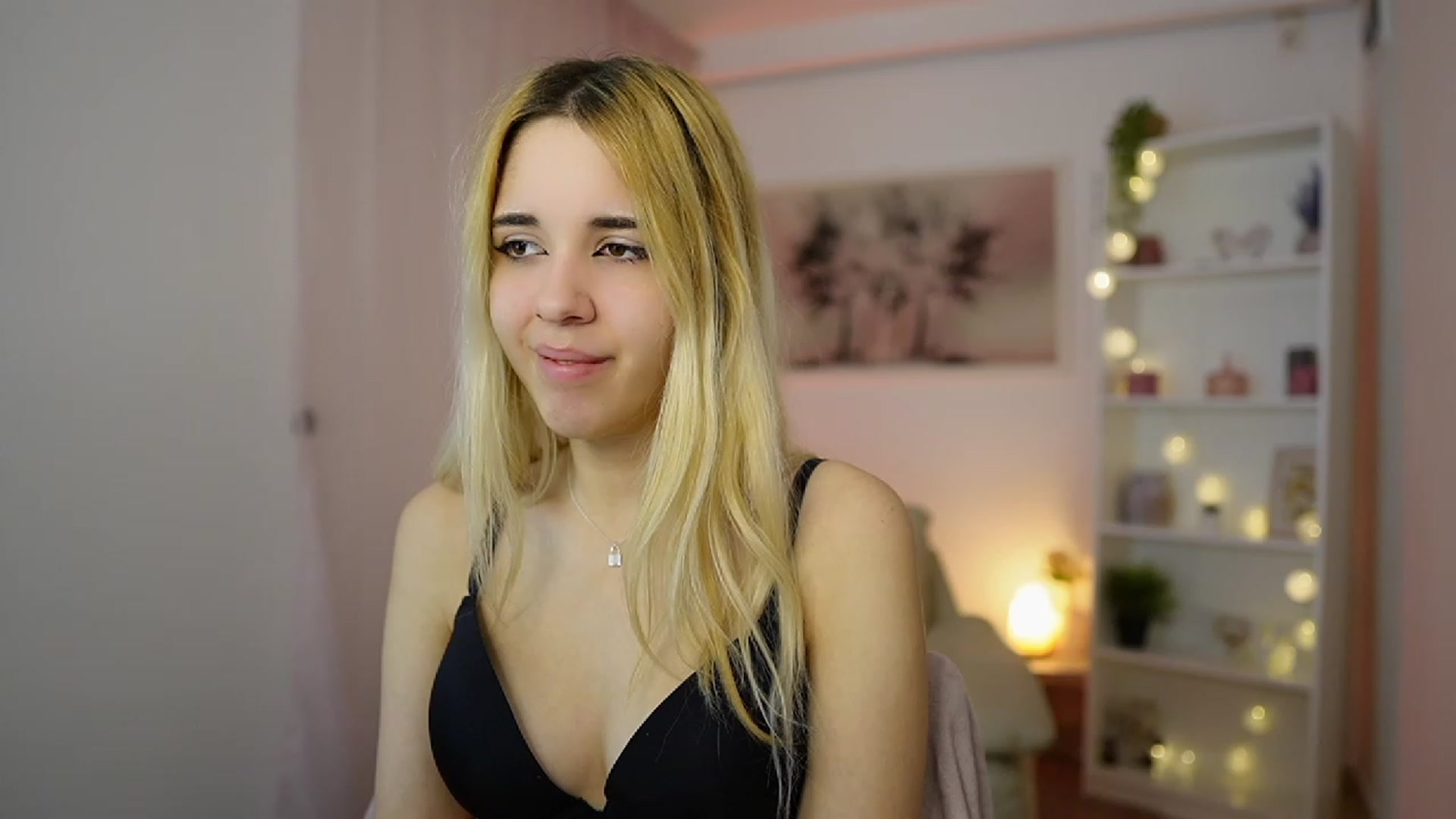 Gallery image thumbnail from Katie_Kush18's myfreecams stream on, 01/10/2024, 10:07 image 9 of 20