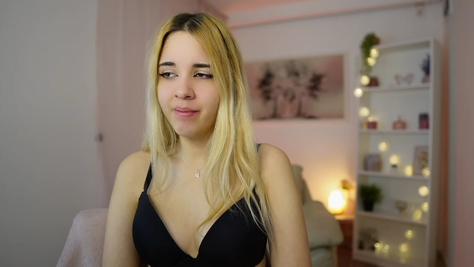 Gallery image thumbnail from Katie_Kush18's myfreecams stream on, 01/10/2024, 10:07 image 4 of 20