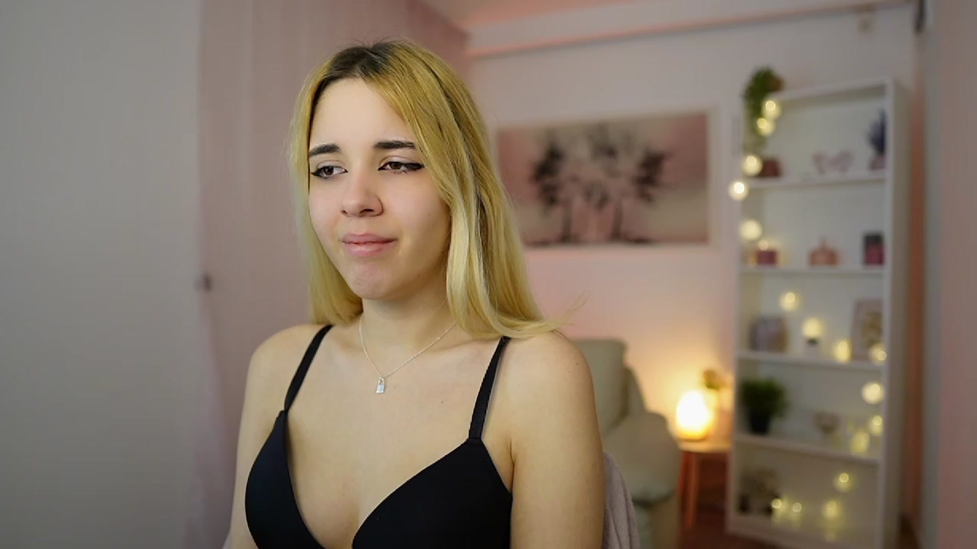 Gallery image thumbnail from Katie_Kush18's myfreecams stream on, 01/10/2024, 11:03 image 7 of 20