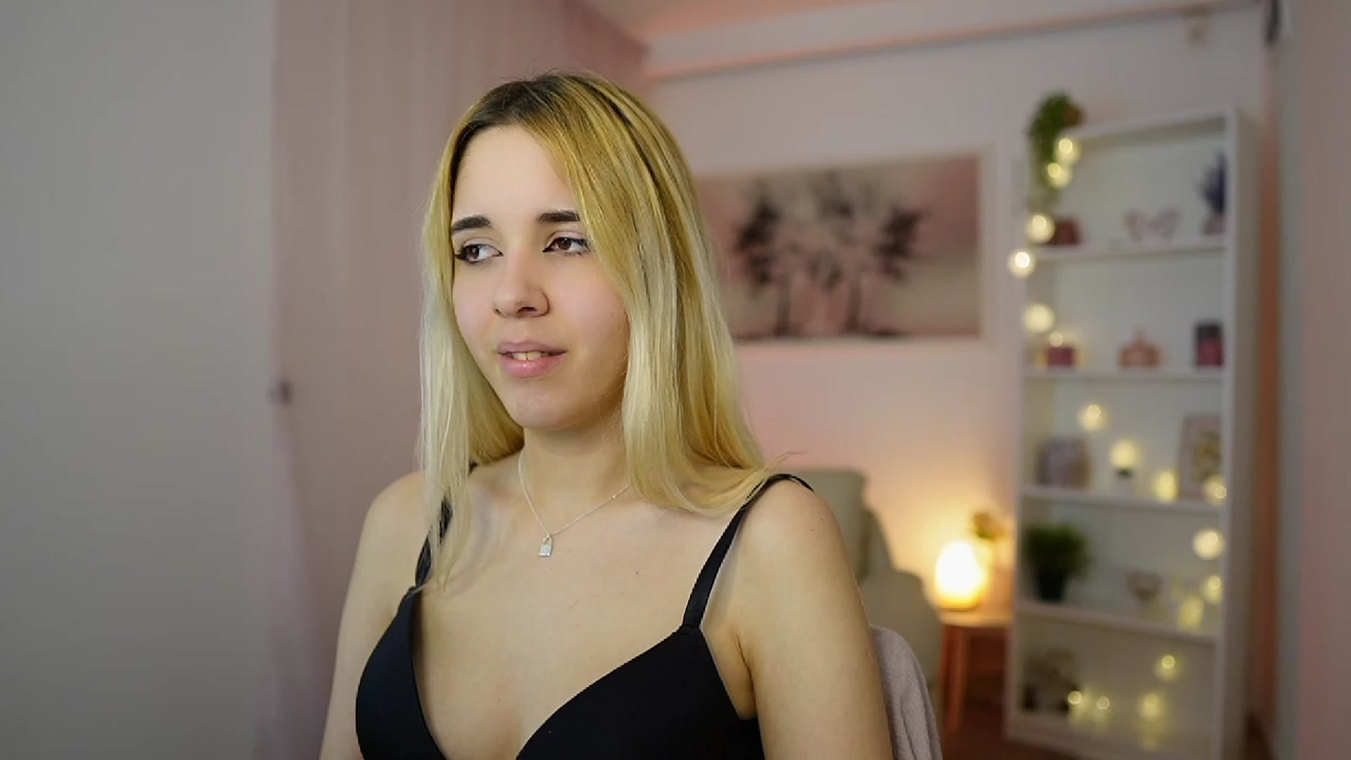 Gallery image thumbnail from Katie_Kush18's myfreecams stream on, 01/10/2024, 13:52 image 17 of 20