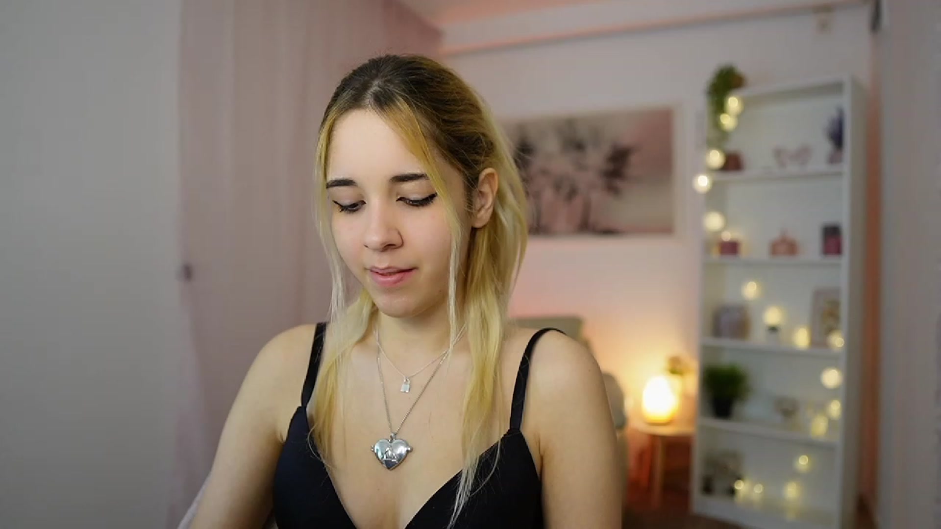 Gallery image thumbnail from Katie_Kush18's myfreecams stream on, 01/11/2024, 11:17 image 12 of 20