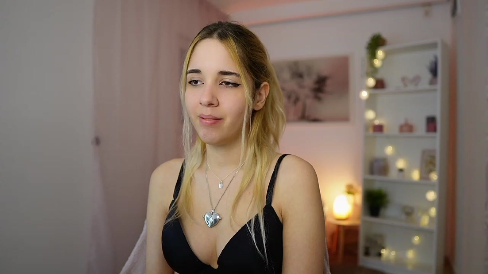Gallery image thumbnail from Katie_Kush18's myfreecams stream on, 01/11/2024, 11:17 image 18 of 20