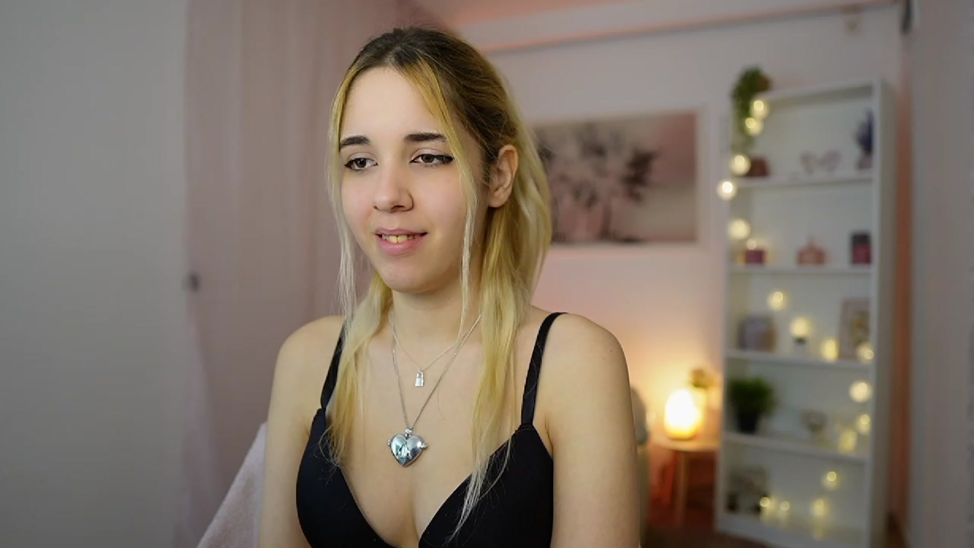 Gallery image thumbnail from Katie_Kush18's myfreecams stream on, 01/11/2024, 11:17 image 11 of 20