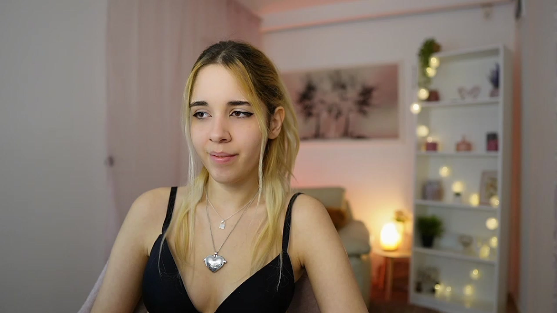 Gallery image thumbnail from Katie_Kush18's myfreecams stream on, 01/11/2024, 11:17 image 3 of 20