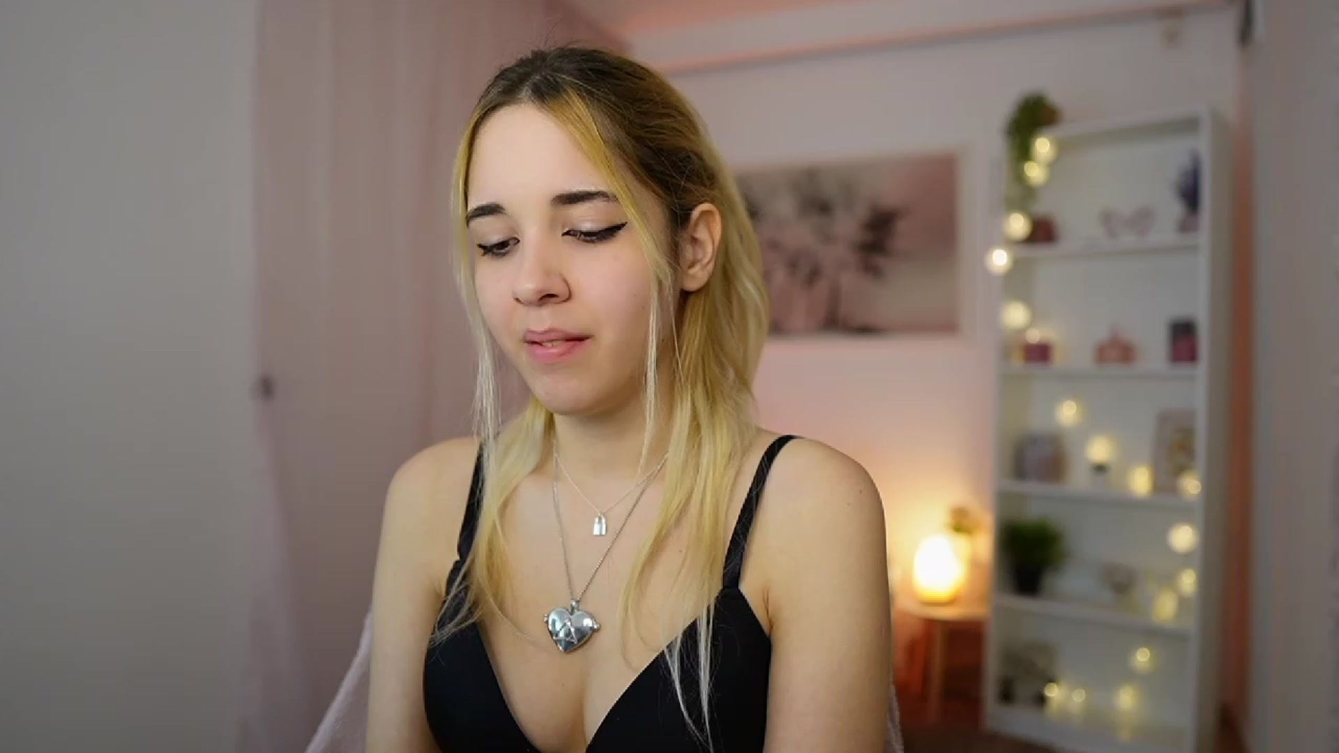 Gallery image thumbnail from Katie_Kush18's myfreecams stream on, 01/11/2024, 11:17 image 20 of 20