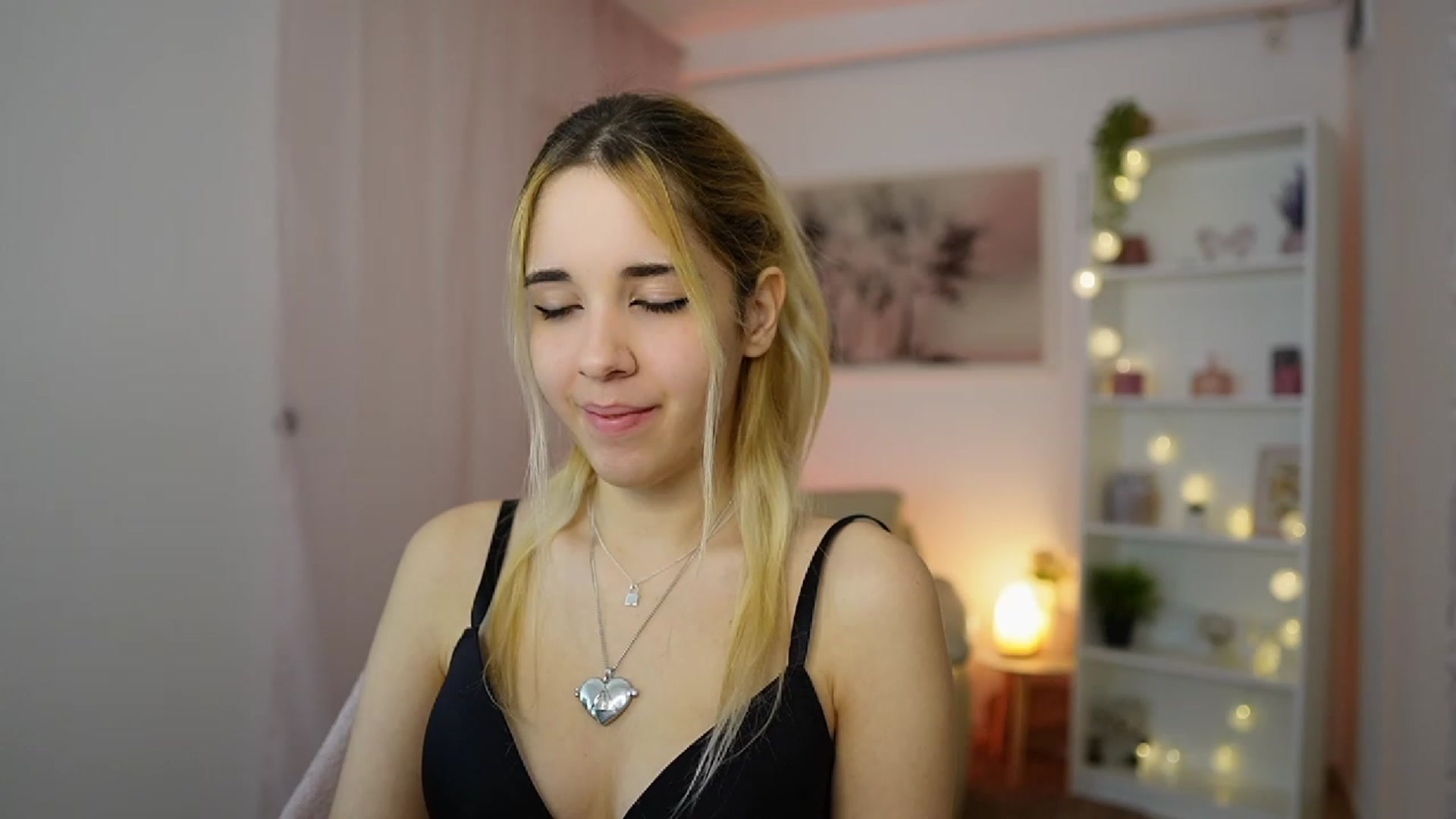 Gallery image thumbnail from Katie_Kush18's myfreecams stream on, 01/11/2024, 11:17 image 13 of 20
