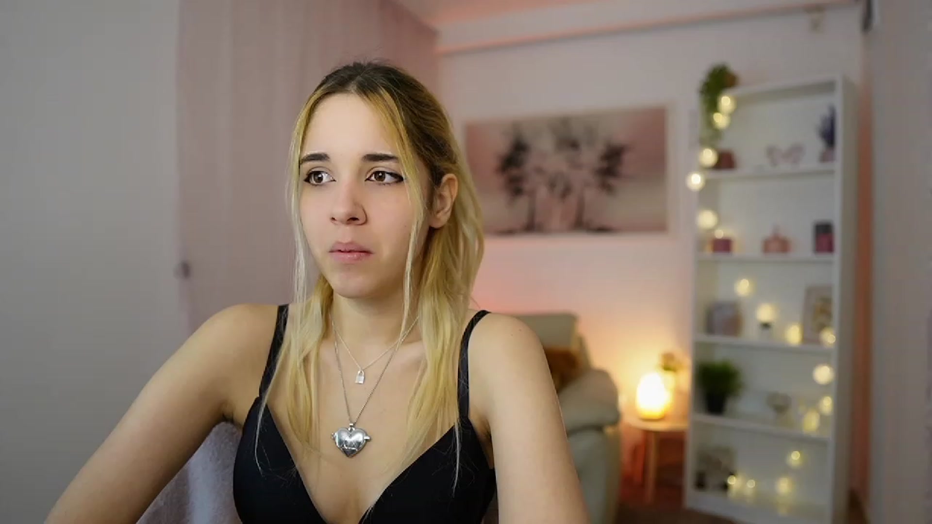 Gallery image thumbnail from Katie_Kush18's myfreecams stream on, 01/11/2024, 11:17 image 2 of 20
