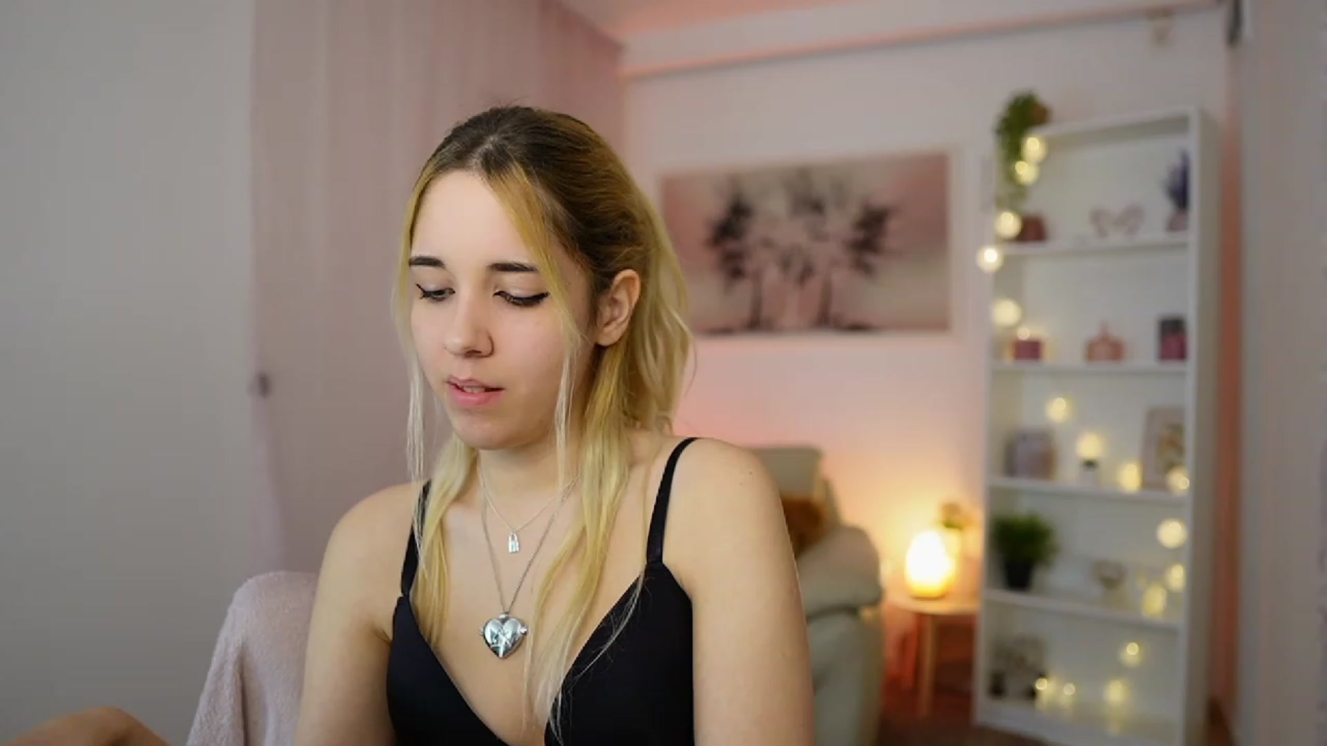 Gallery image thumbnail from Katie_Kush18's myfreecams stream on, 01/11/2024, 13:44 image 13 of 20