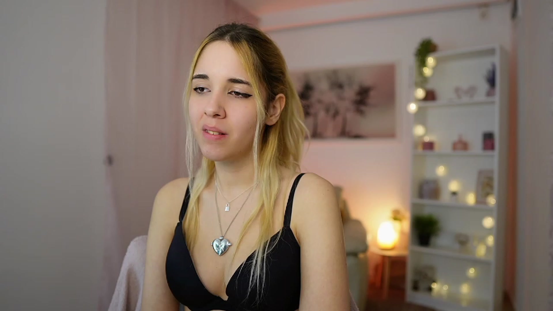 Gallery image thumbnail from Katie_Kush18's myfreecams stream on, 01/11/2024, 13:44 image 8 of 20