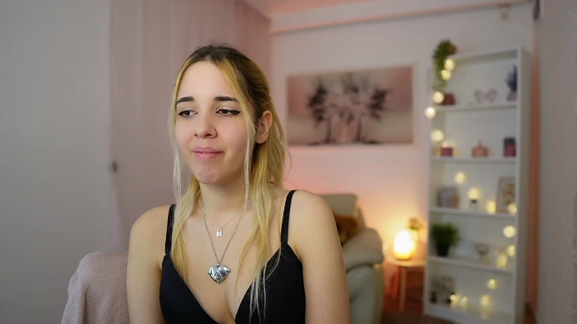Gallery image thumbnail from Katie_Kush18's myfreecams stream on, 01/11/2024, 13:44 image 9 of 20