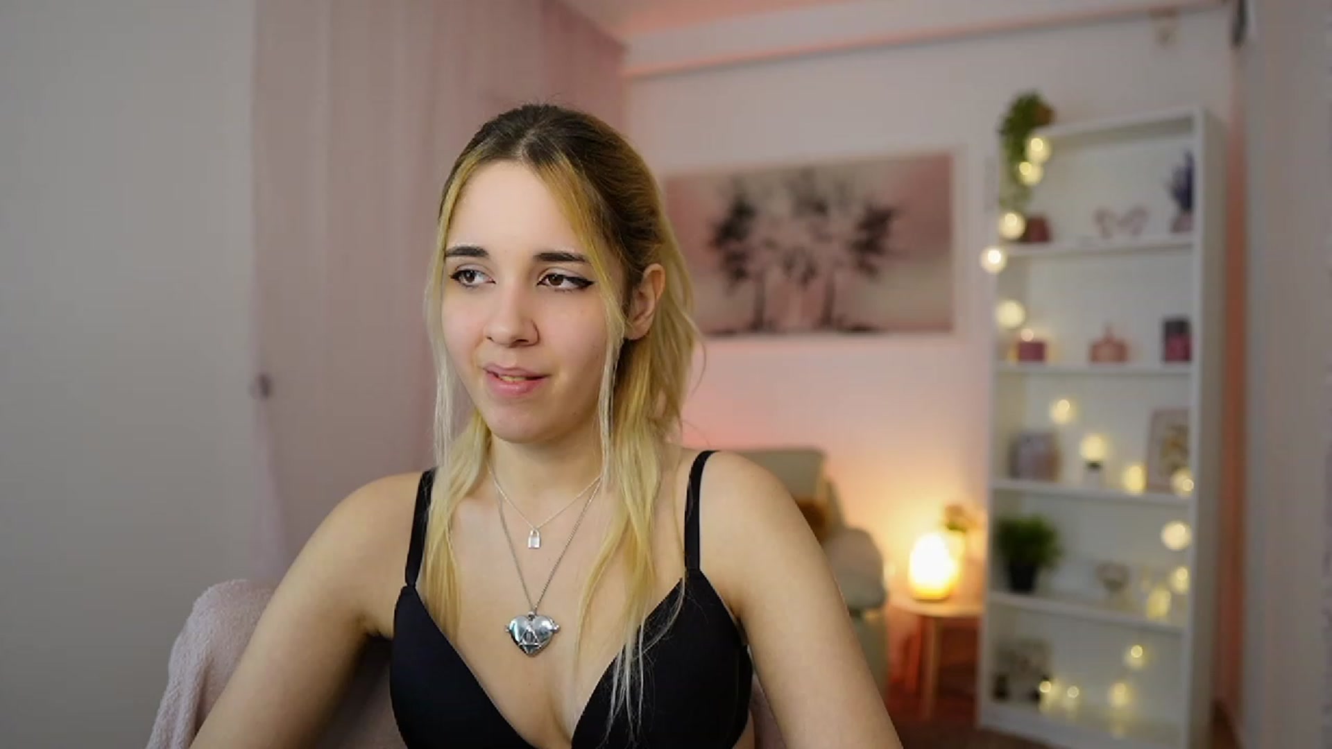 Gallery image thumbnail from Katie_Kush18's myfreecams stream on, 01/11/2024, 13:44 image 11 of 20