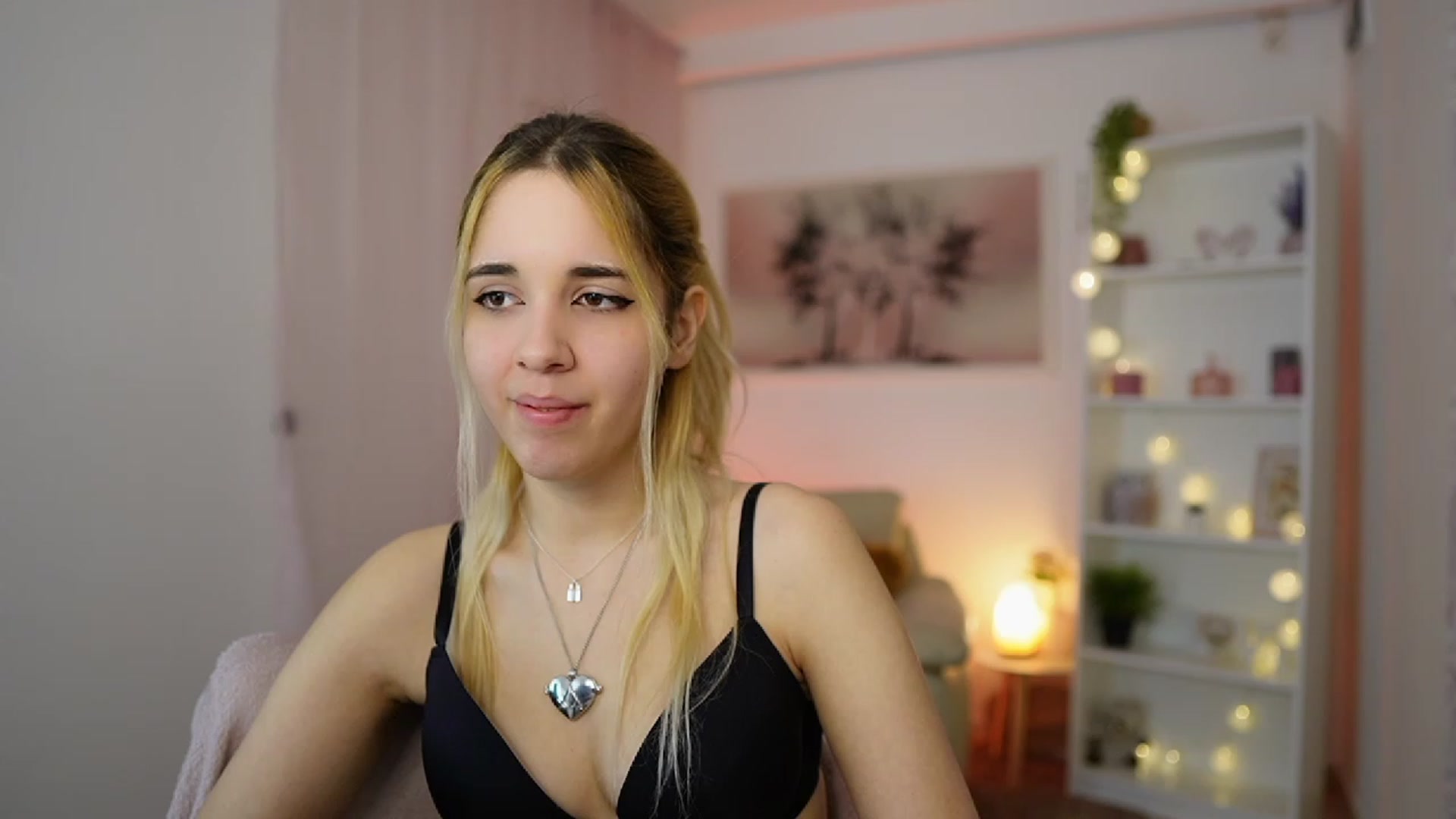 Gallery image thumbnail from Katie_Kush18's myfreecams stream on, 01/11/2024, 13:44 image 10 of 20