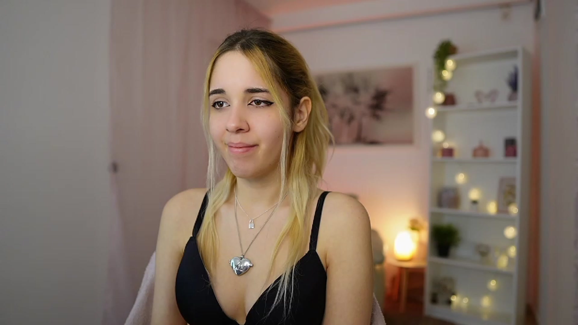 Gallery image thumbnail from Katie_Kush18's myfreecams stream on, 01/11/2024, 13:44 image 6 of 20