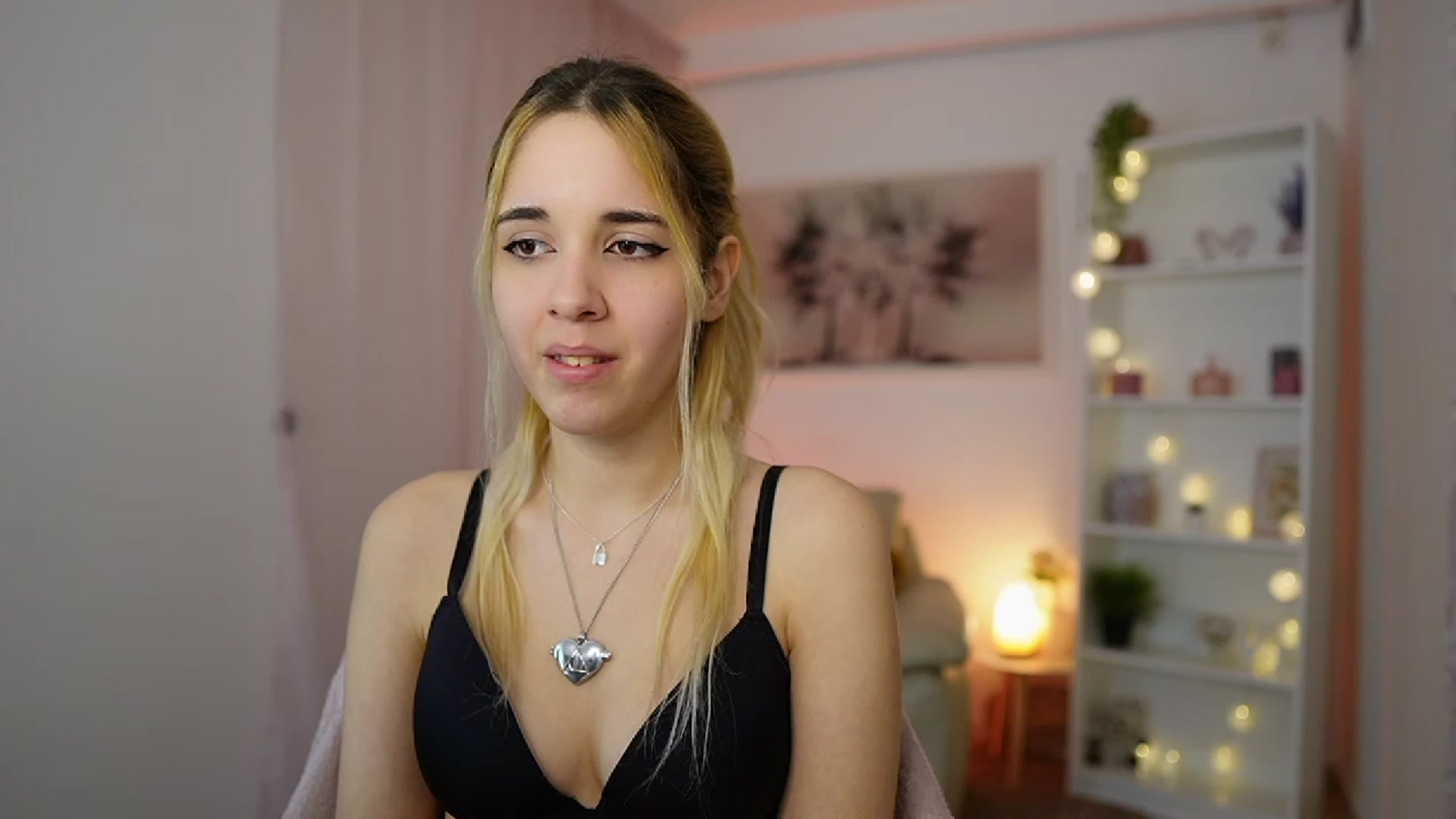 Gallery image thumbnail from Katie_Kush18's myfreecams stream on, 01/11/2024, 13:44 image 4 of 20