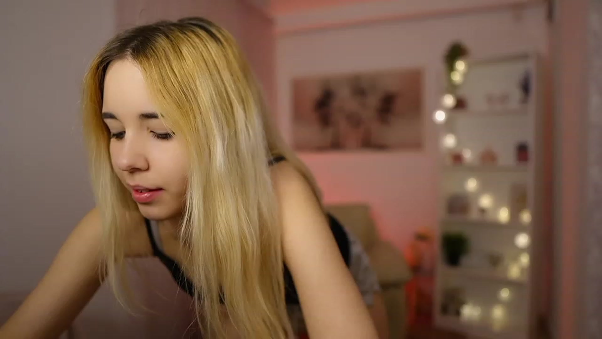Gallery image thumbnail from Katie_Kush18's myfreecams stream on, 01/17/2024, 10:32 image 2 of 20