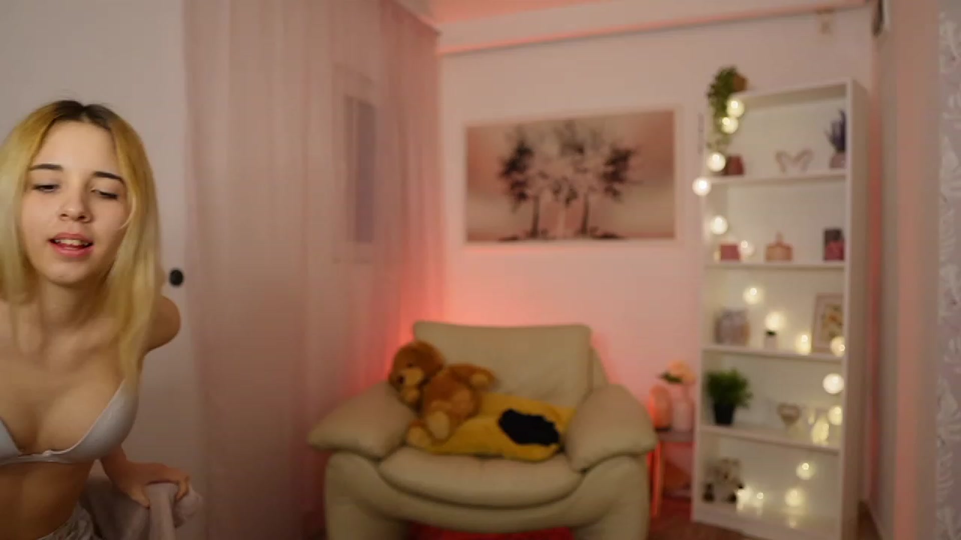 Gallery image thumbnail from Katie_Kush18's myfreecams stream on, 01/17/2024, 12:19 image 4 of 20