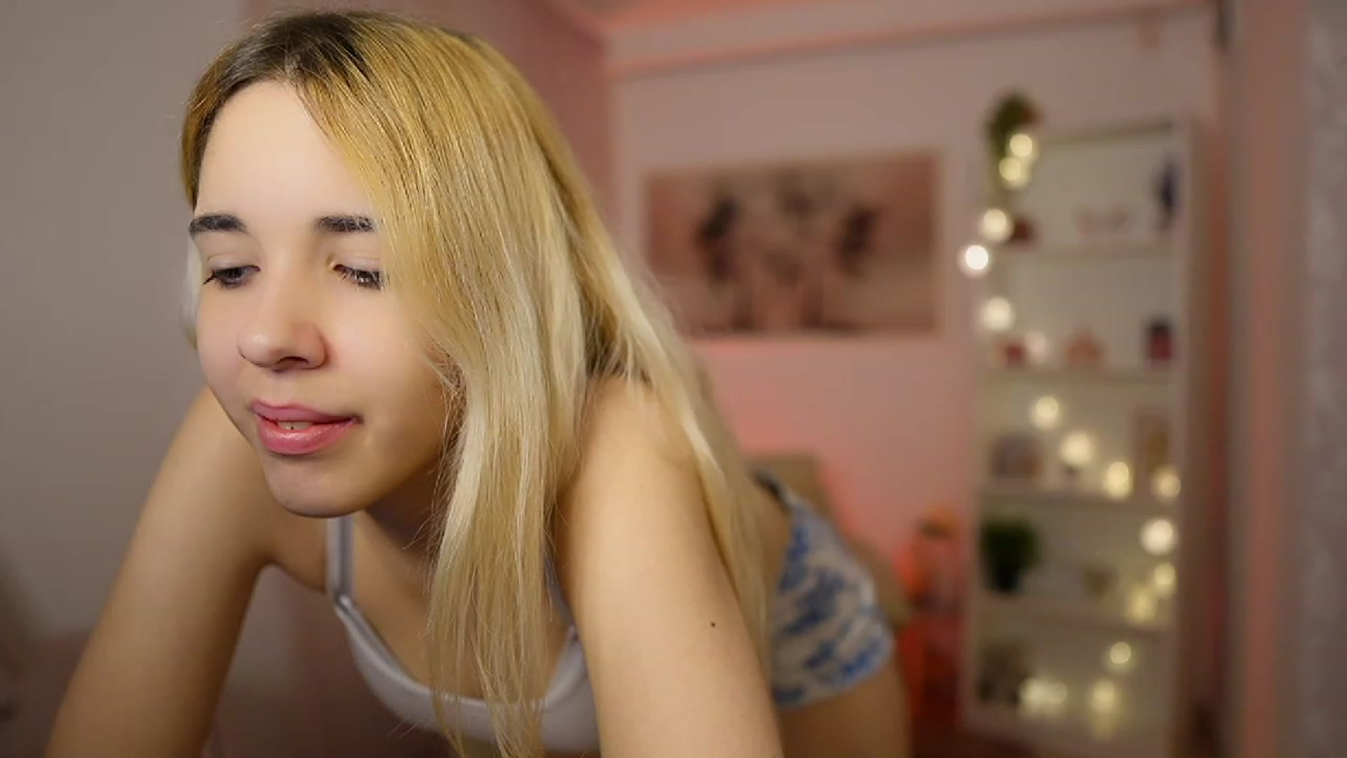 Gallery image thumbnail from Katie_Kush18's myfreecams stream on, 01/19/2024, 09:41 image 13 of 20