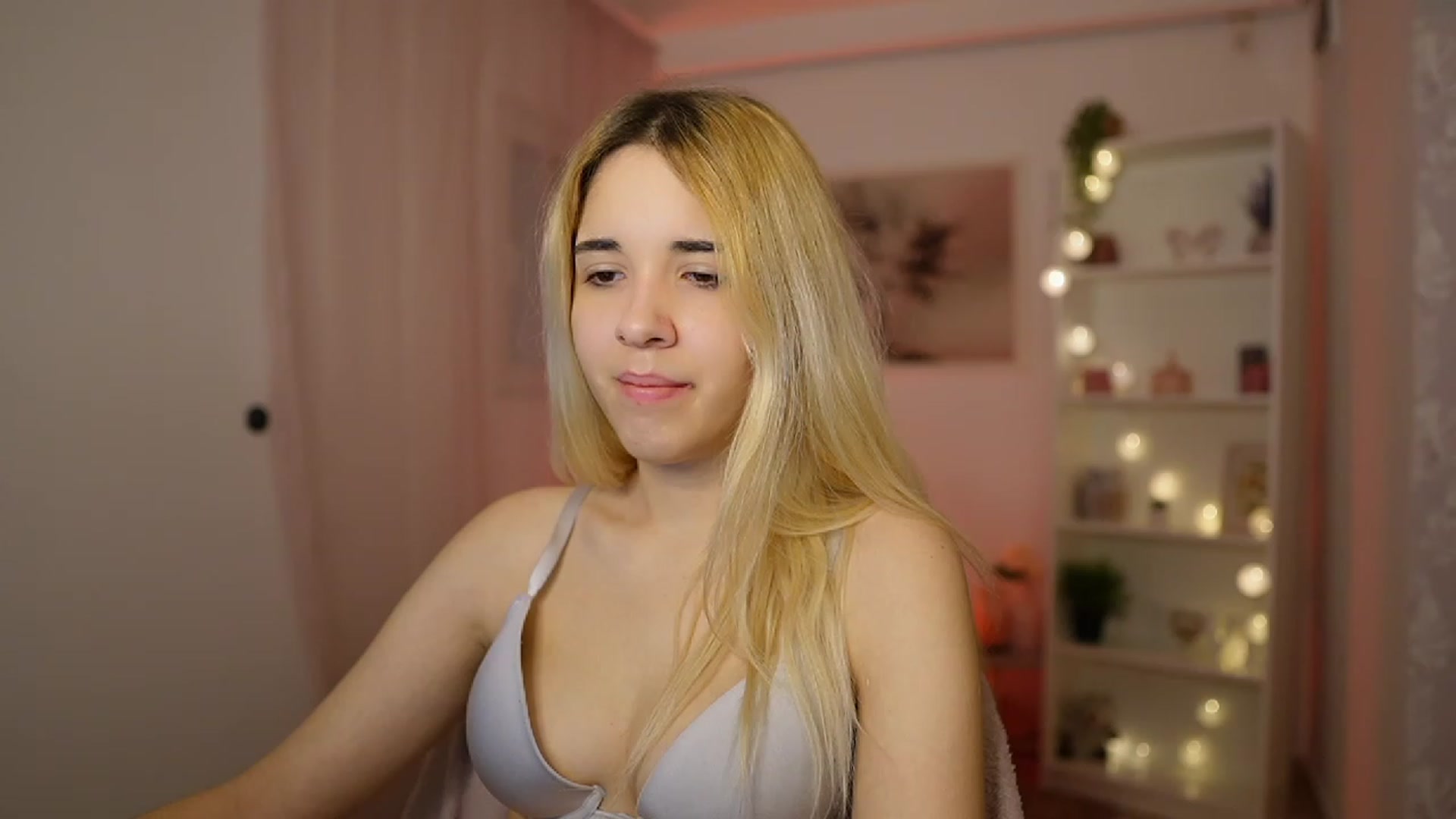 Gallery image thumbnail from Katie_Kush18's myfreecams stream on, 01/19/2024, 10:48 image 10 of 20