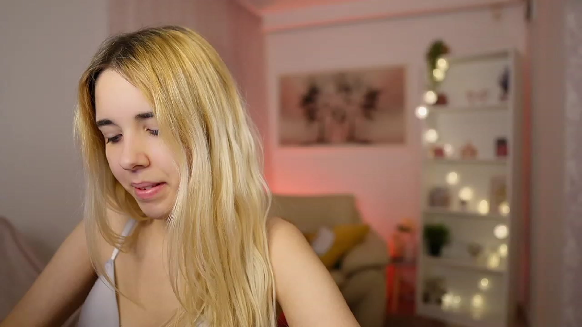 Gallery image thumbnail from Katie_Kush18's myfreecams stream on, 01/19/2024, 13:56 image 13 of 20