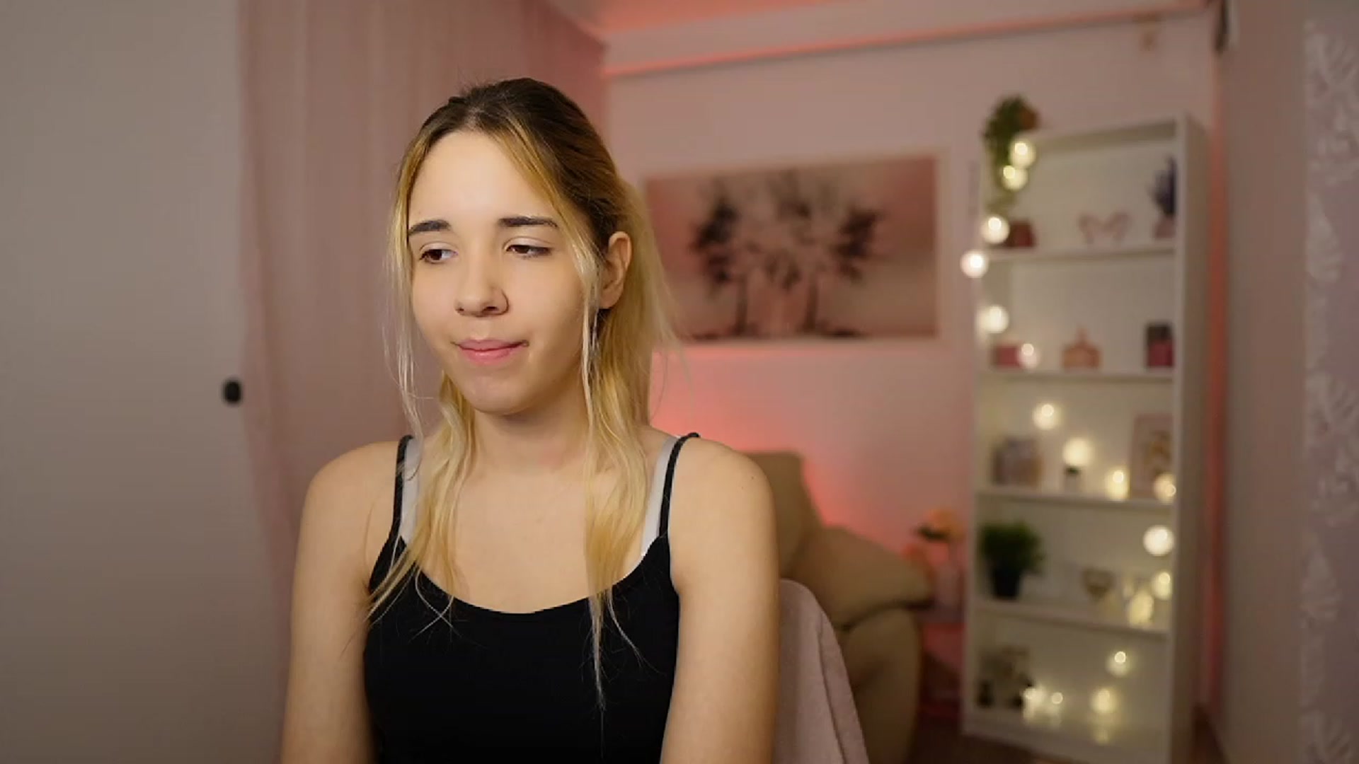 Gallery image thumbnail from Katie_Kush18's myfreecams stream on, 01/23/2024, 10:46 image 19 of 20