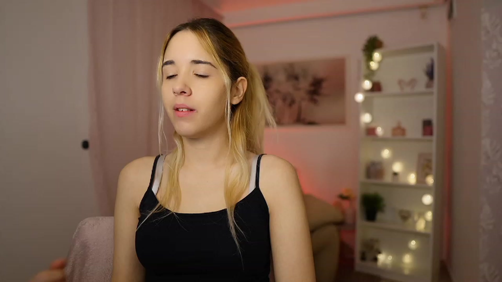 Gallery image thumbnail from Katie_Kush18's myfreecams stream on, 01/23/2024, 10:46 image 5 of 20