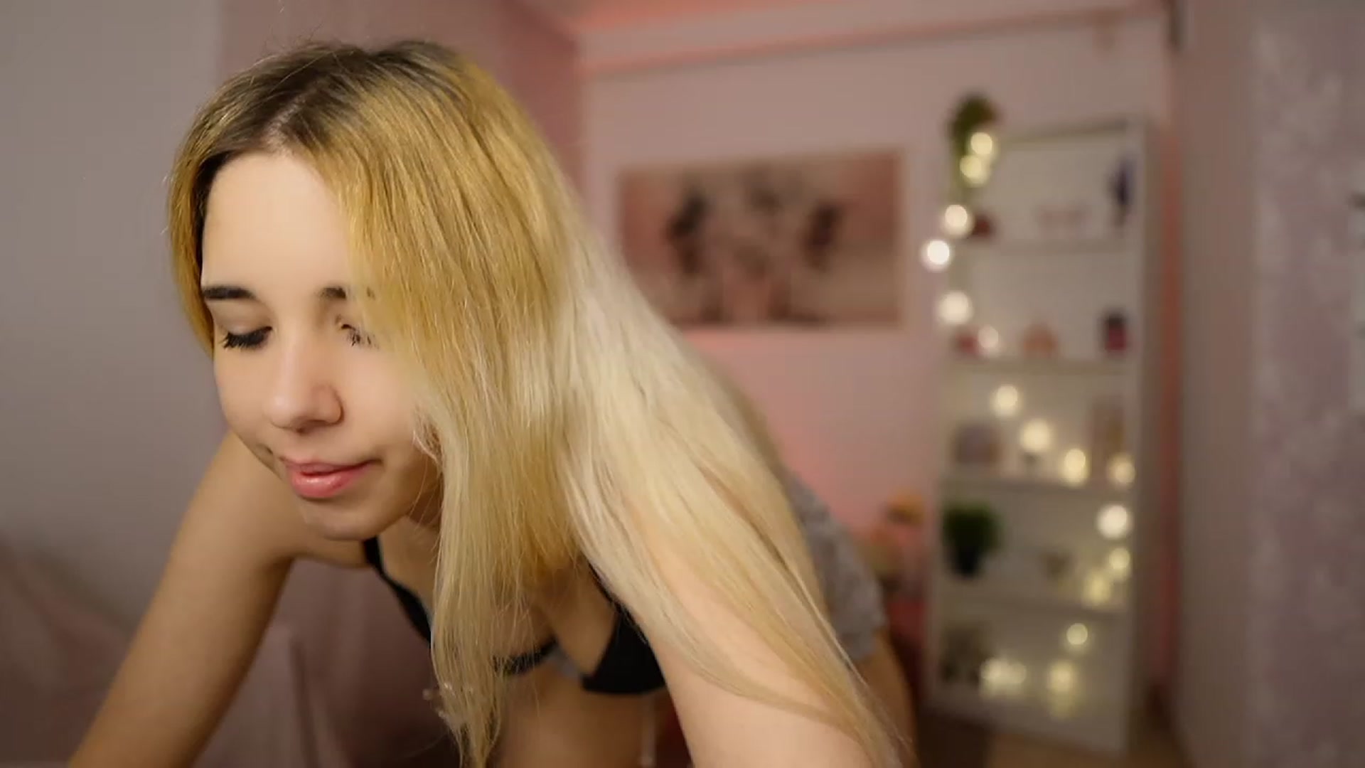 Gallery image thumbnail from Katie_Kush18's myfreecams stream on, 01/26/2024, 12:25 image 10 of 20