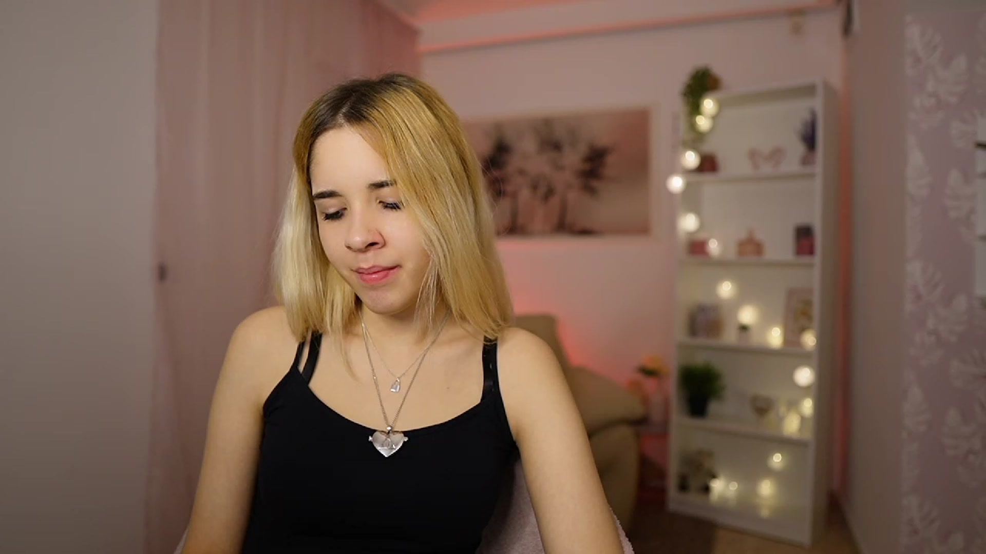 Gallery image thumbnail from Katie_Kush18's myfreecams stream on, 01/26/2024, 12:25 image 16 of 20