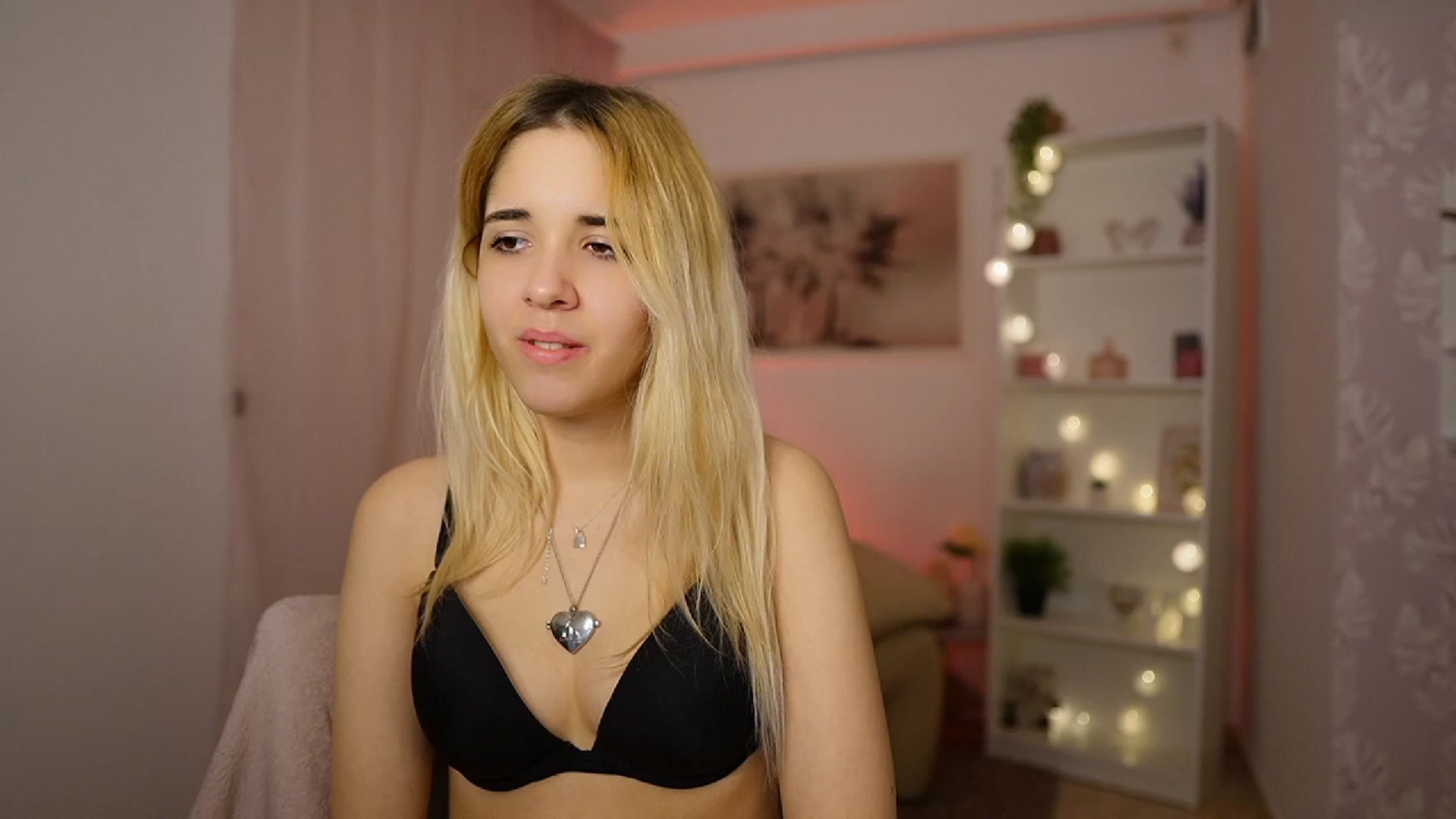 Gallery image thumbnail from Katie_Kush18's myfreecams stream on, 01/26/2024, 13:45 image 7 of 20