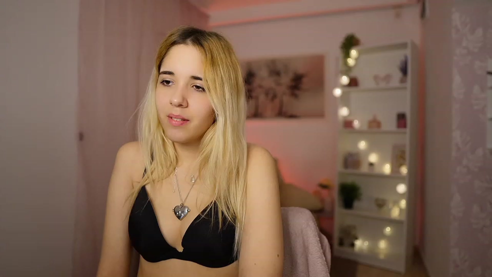 Gallery image thumbnail from Katie_Kush18's myfreecams stream on, 01/26/2024, 13:45 image 2 of 20