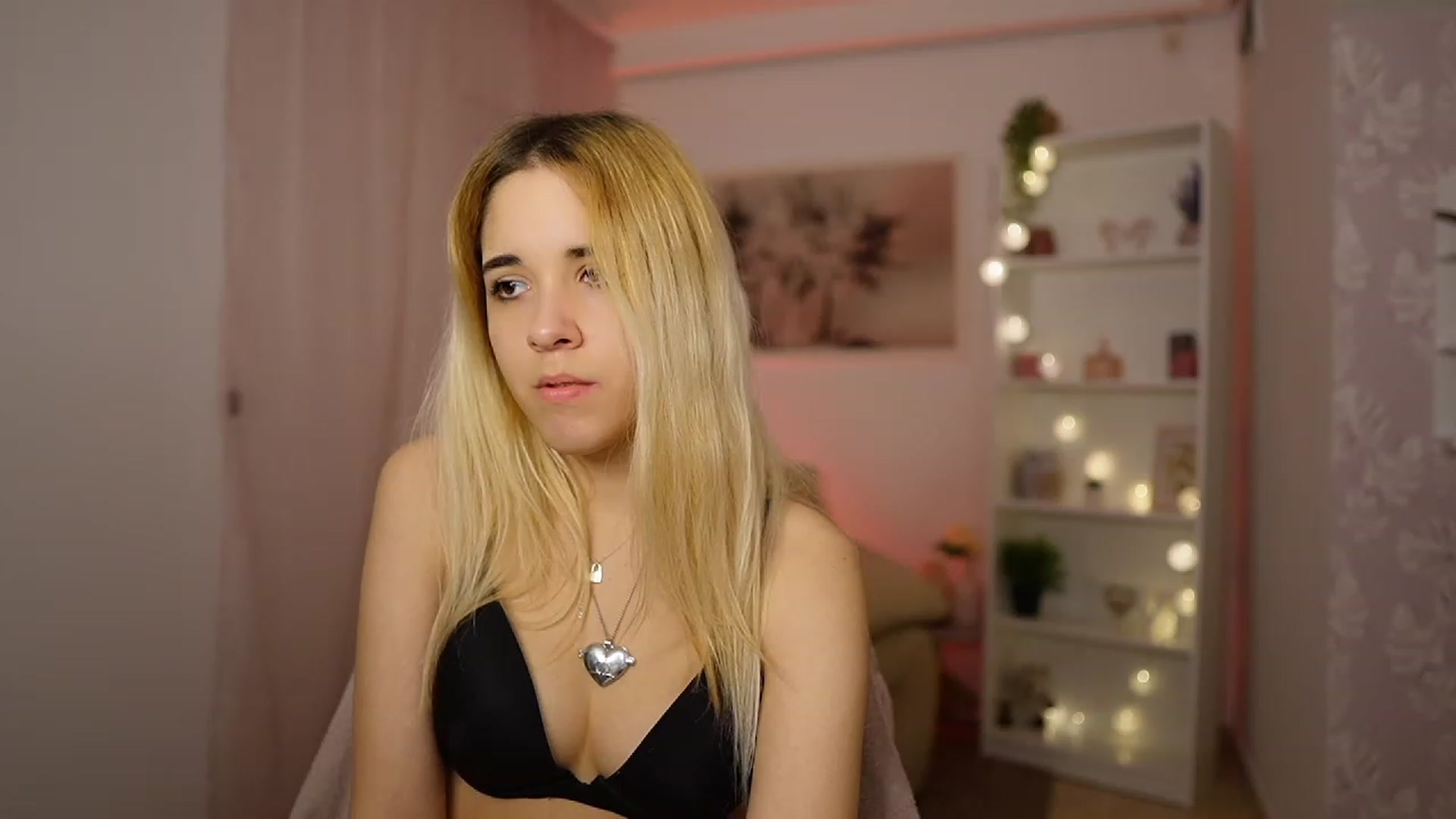 Gallery image thumbnail from Katie_Kush18's myfreecams stream on, 01/26/2024, 13:45 image 12 of 20