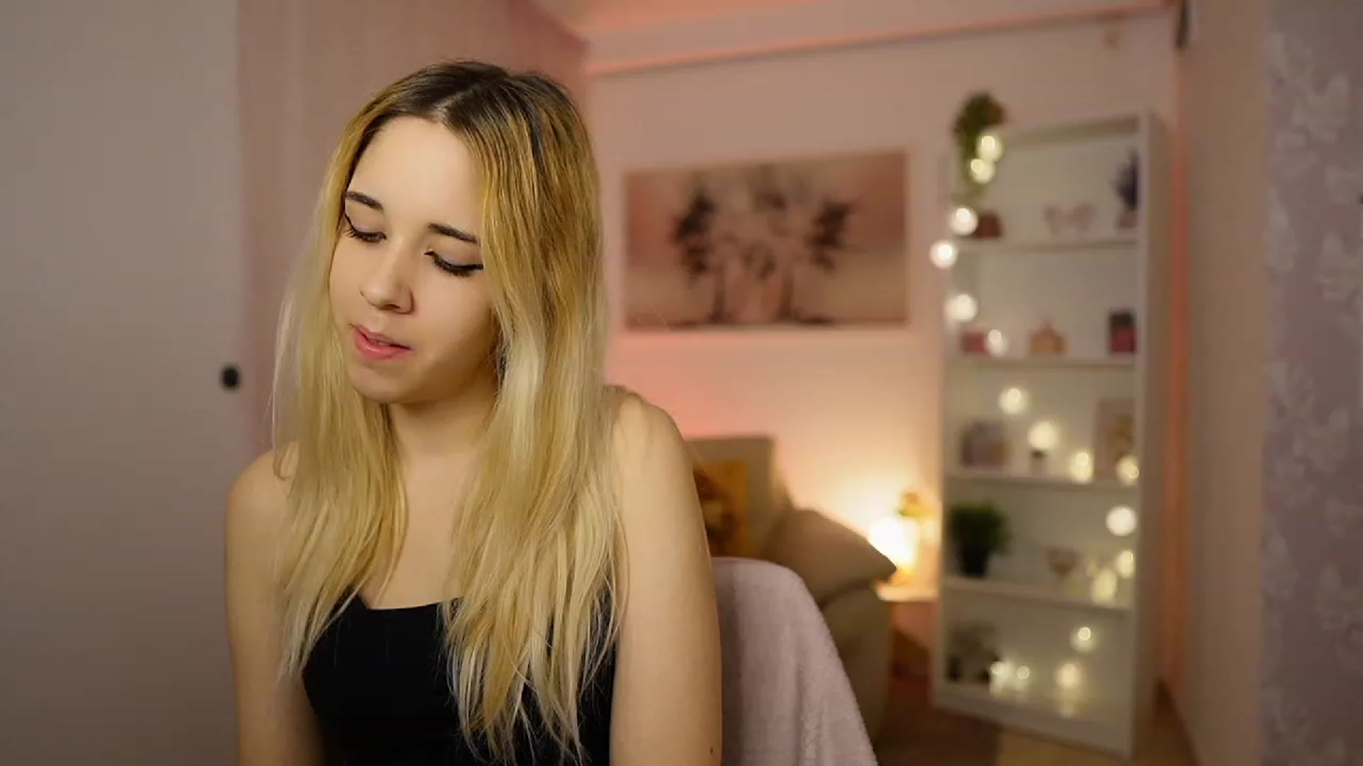 Gallery image thumbnail from Katie_Kush18's myfreecams stream on, 01/28/2024, 14:08 image 6 of 20
