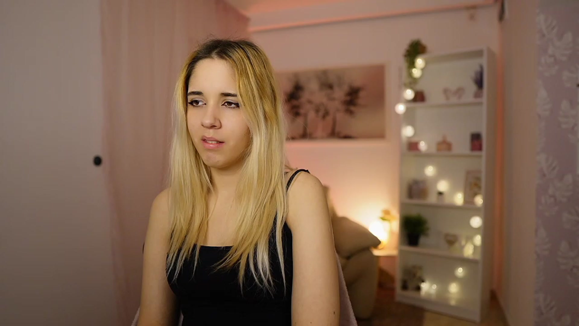 Gallery image thumbnail from Katie_Kush18's myfreecams stream on, 01/28/2024, 14:08 image 14 of 20