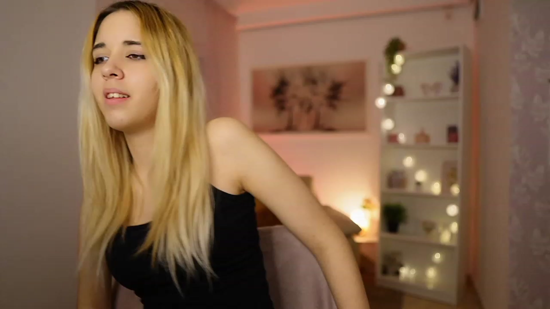 Gallery image thumbnail from Katie_Kush18's myfreecams stream on, 01/28/2024, 14:08 image 8 of 20