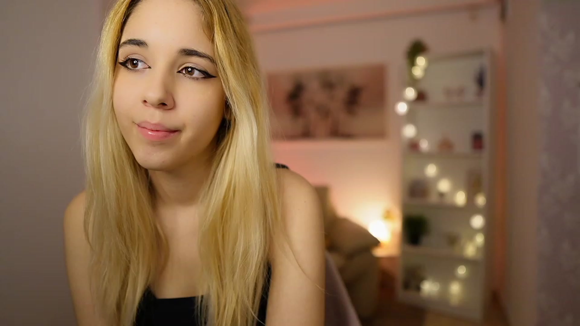 Gallery image thumbnail from Katie_Kush18's myfreecams stream on, 01/28/2024, 14:08 image 7 of 20