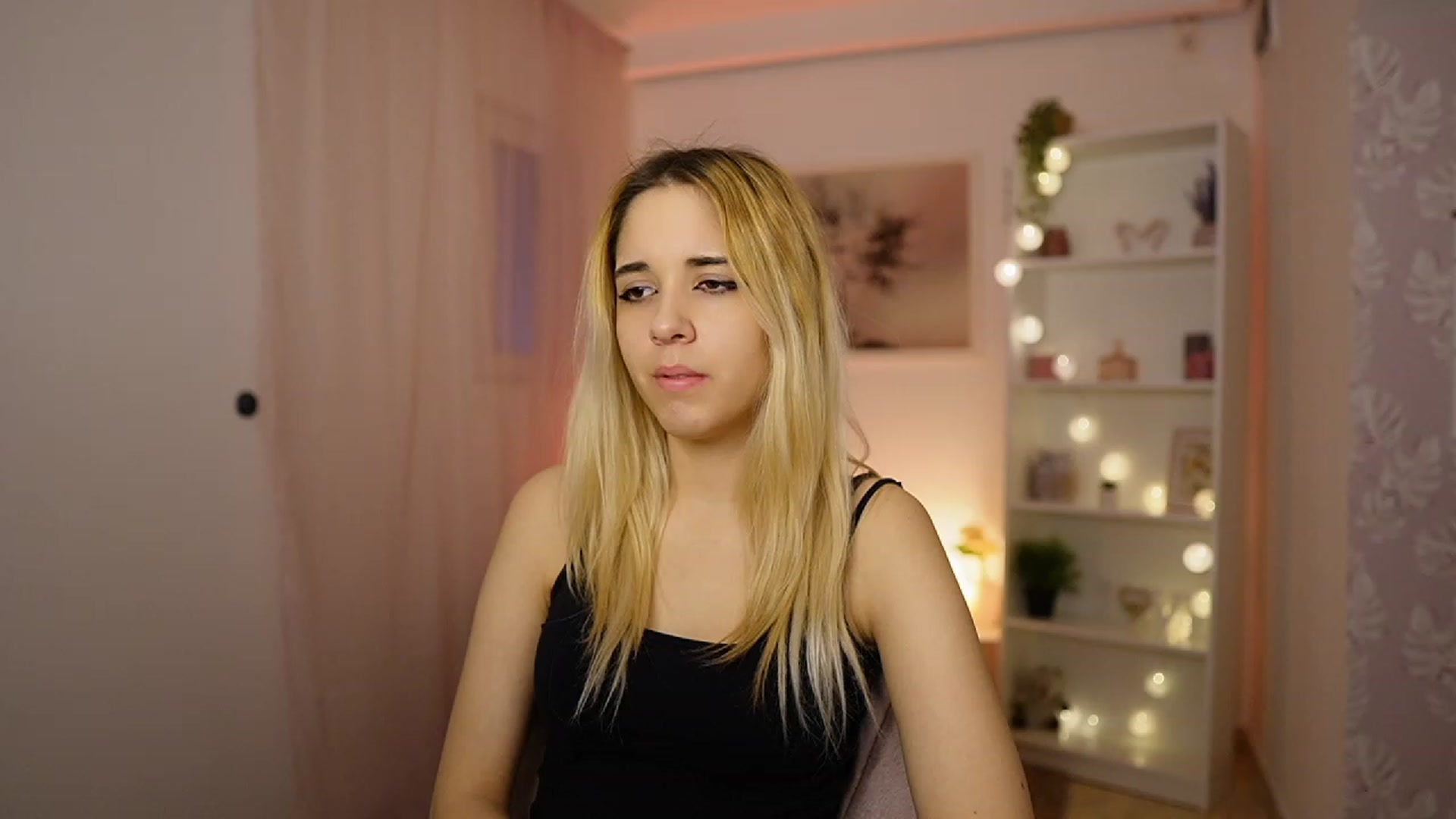 Gallery image thumbnail from Katie_Kush18's myfreecams stream on, 01/28/2024, 14:08 image 13 of 20