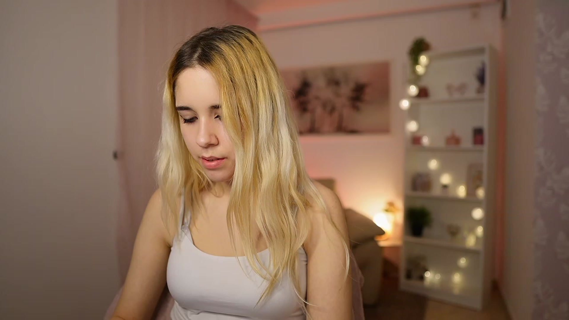 Gallery image thumbnail from Katie_Kush18's myfreecams stream on, 01/30/2024, 14:00 image 12 of 20